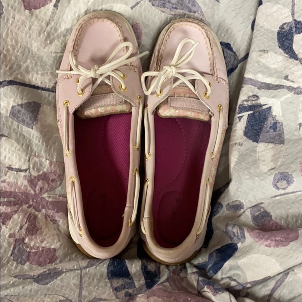 Pink sperry’s